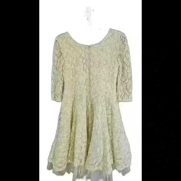 Chic Lace Flared Dress with Tulle Lining - Perfect for Special Occasions - Picture 2 of 5